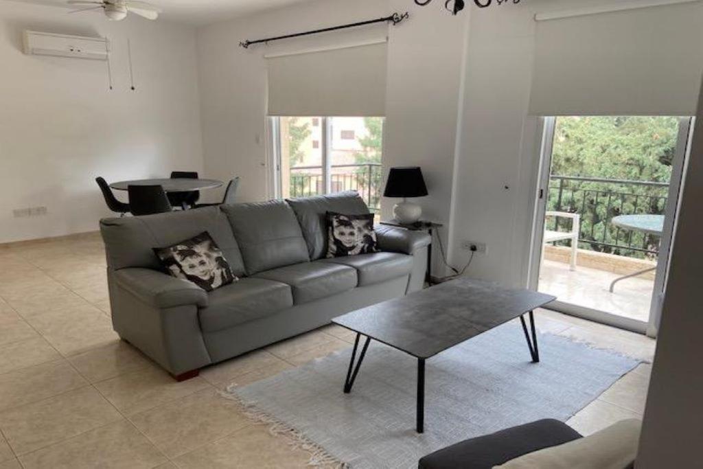 Kato Paphos Apartment In Universal Area Exterior photo